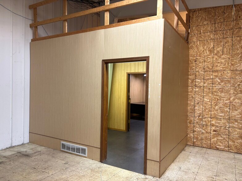 More Photos Of 2905 N Lincoln Rd, Escanaba General Retail For Sale