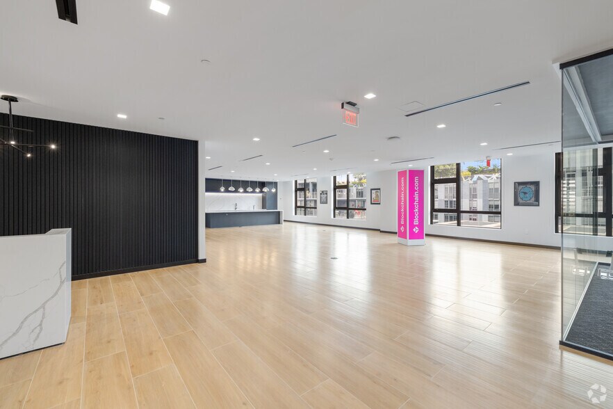 More Photos Of 218 NW 24th St, Miami Office Residential For Lease