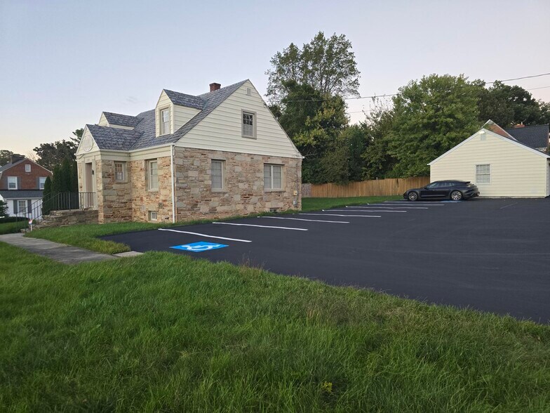 More Photos Of 1829 York Rd, Lutherville Timonium Office Residential For Lease