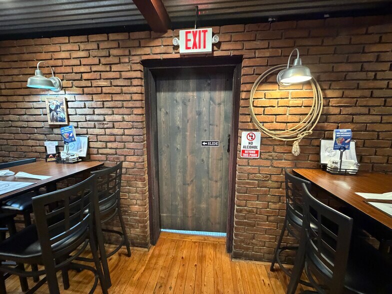 More Photos Of 617 S Washington St, New Paris Bar For Sale