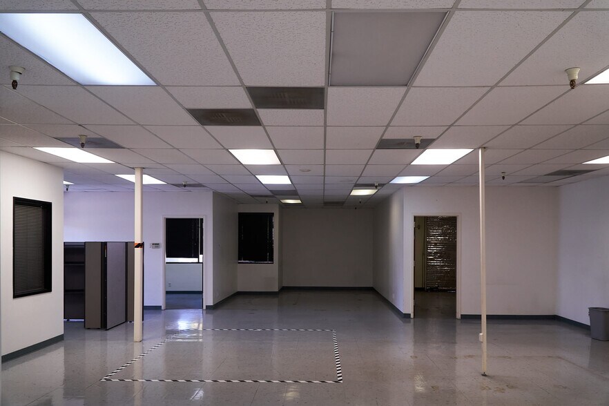 More Photos Of 3033-3095 Richmond Pky, Richmond Unknown For Lease