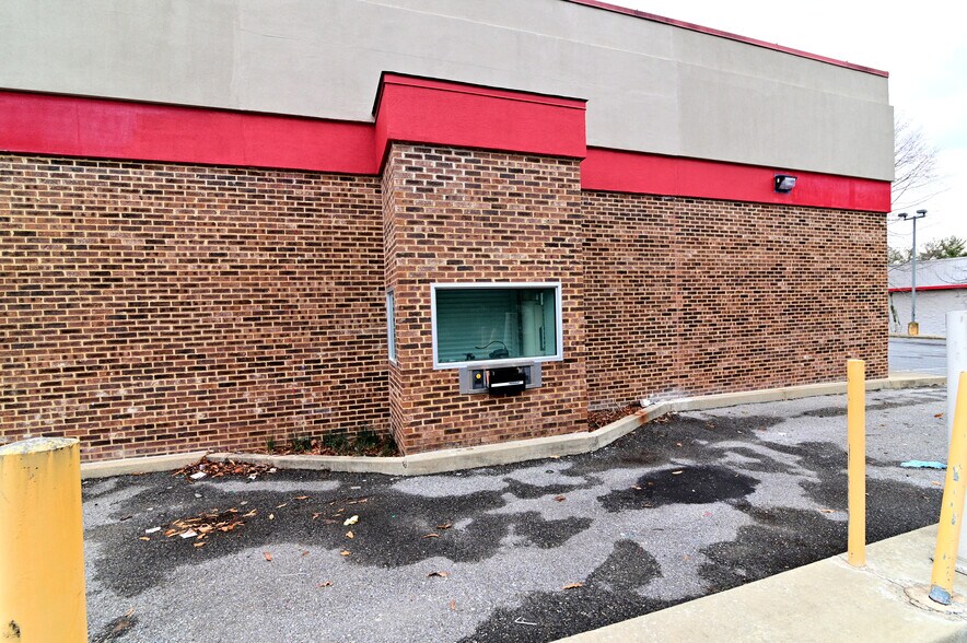 More Photos Of 8934 Woodyard Rd, Clinton Freestanding For Sale