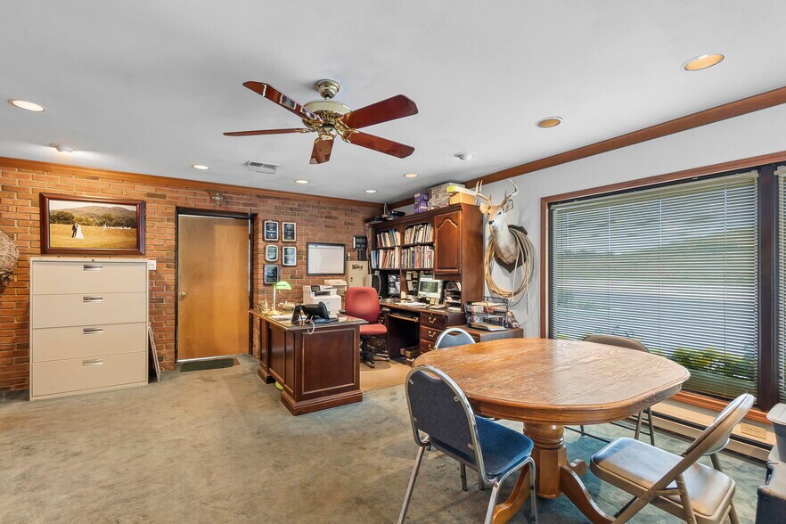 More Photos Of 310 S McCune St, Pilot Knob Hotel For Sale