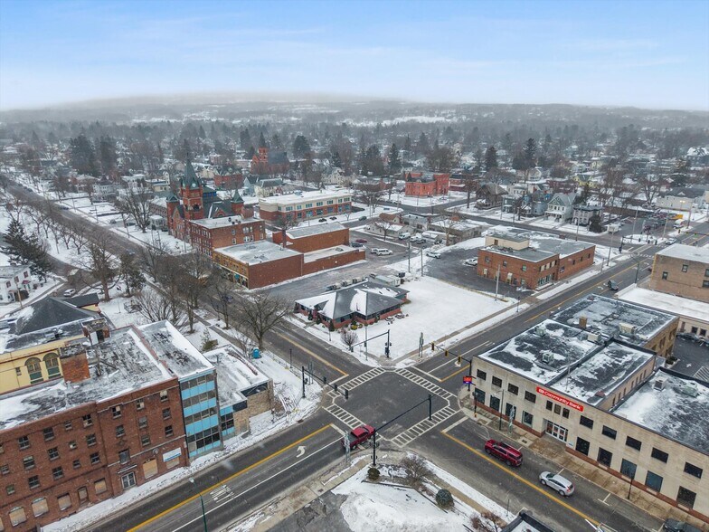 More Photos Of 212 Main St, Oneida General Retail For Sale