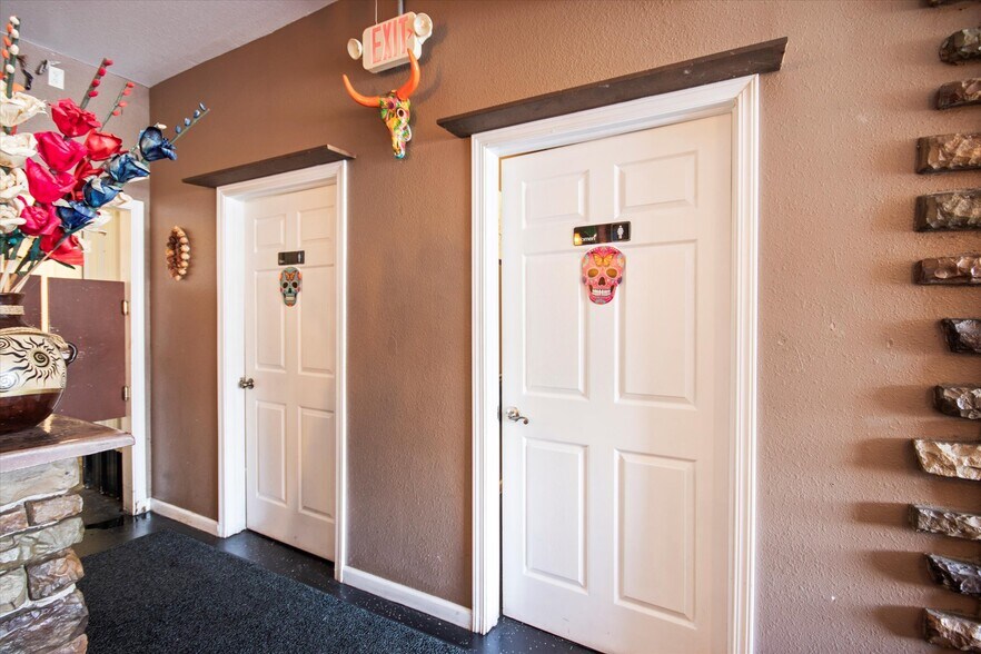 More Photos Of 3829 N Main St, Marion Storefront Retail Residential For Sale