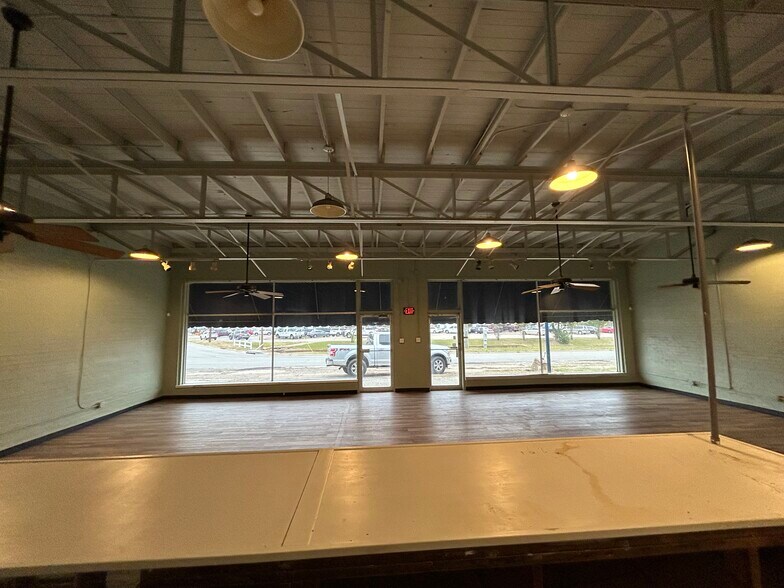More Photos Of 121 S Glenwood Blvd, Tyler Storefront For Sale