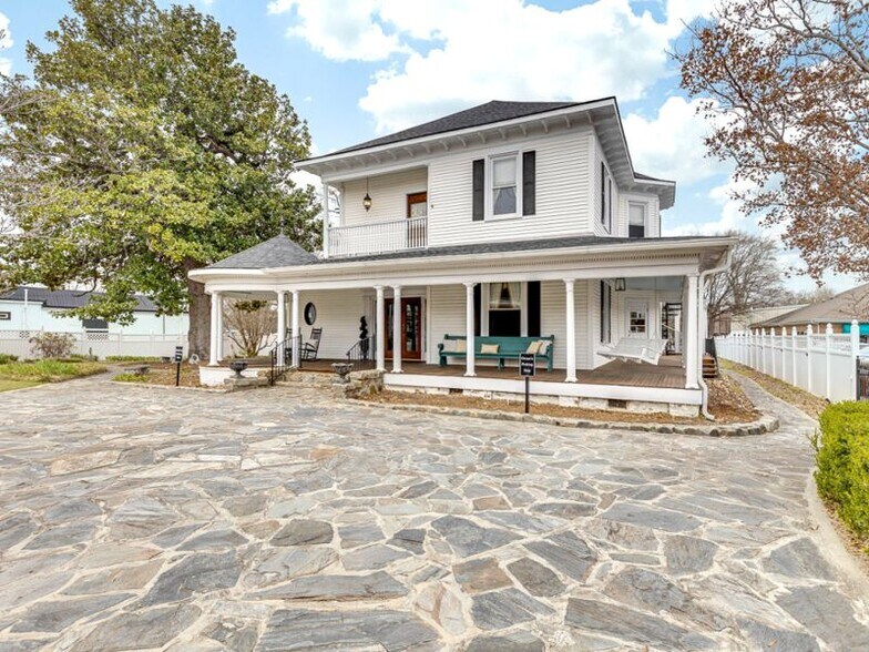 Primary Photo Of 201 E College St, Simpsonville Freestanding For Sale