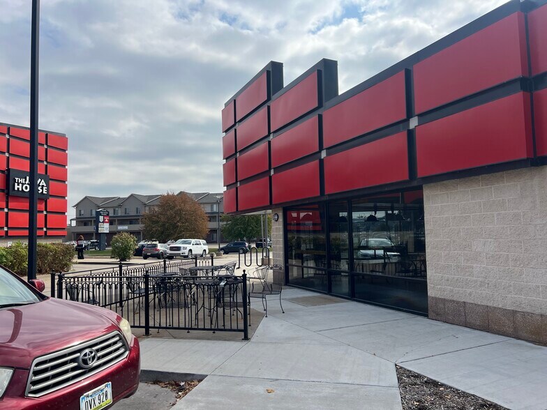More Photos Of 1621 S 1st Ave, Iowa City Fast Food For Lease
