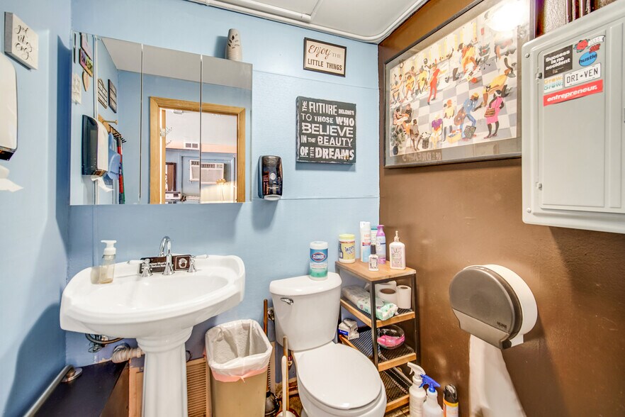 More Photos Of 1859 E 87th St, Chicago Storefront Retail Office For Sale