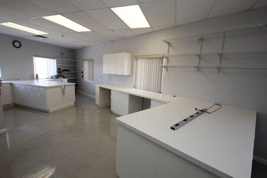 More Photos Of 87 Main St, North Reading Light Manufacturing For Sale