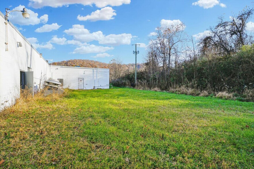 More Photos Of 113 Aileen Rd, Flint Hill Warehouse For Sale