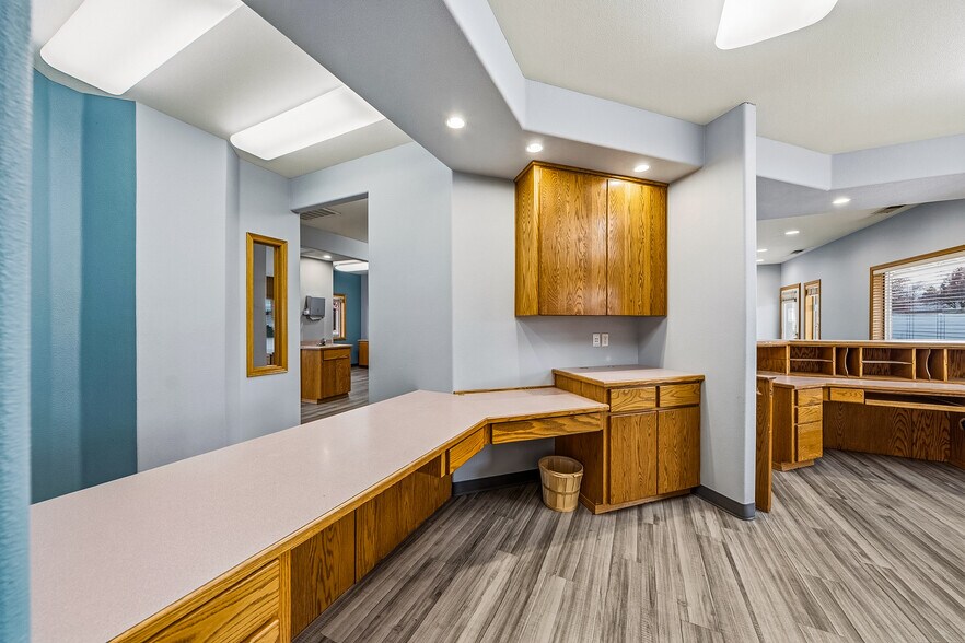 More Photos Of 925 Town Centre Dr, Medford Medical For Lease