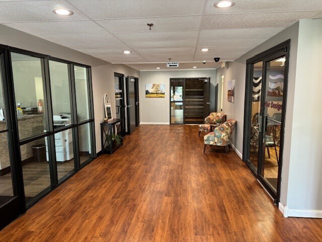 More Photos Of 701 Devonshire Dr, Champaign Medical For Lease