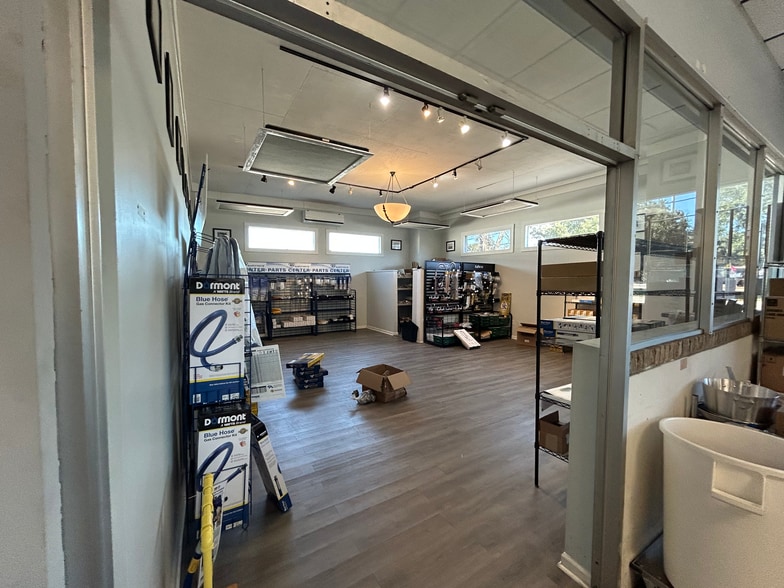 More Photos Of 5051 Rivers Ave, Charleston Freestanding For Lease