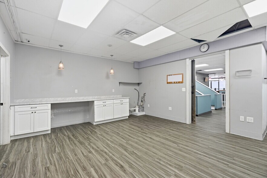 More Photos Of 64 Putnam St, Winthrop Storefront Retail Office For Lease