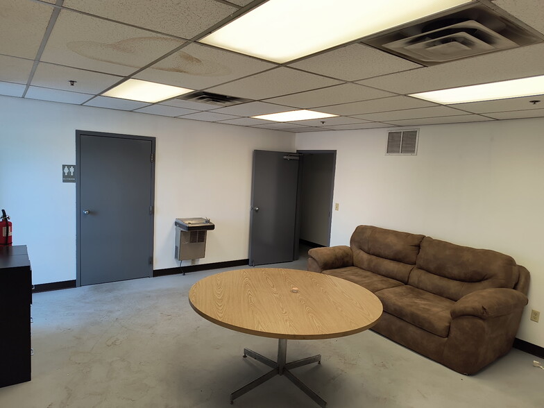 More Photos Of 5211 Oster Rd, Sheffield Village Truck Terminal For Lease