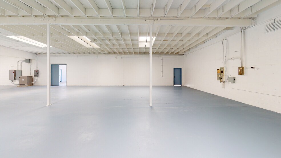 More Photos Of 2040-2050 16th St, Long Beach Manufacturing For Lease