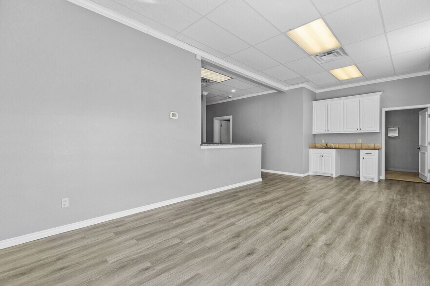 More Photos Of 2402 S 29th St, Chickasha Office For Sale