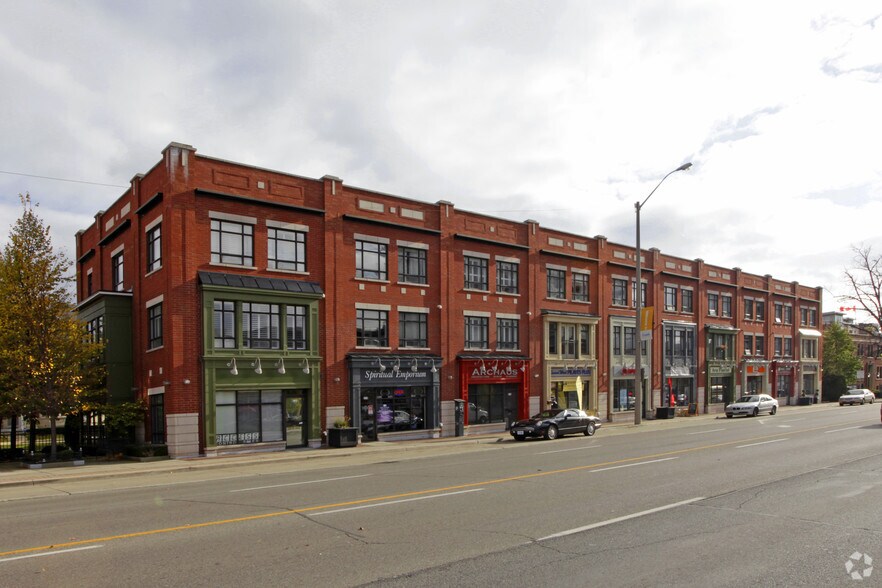 More Photos Of 165 Lakeshore Rd E, Mississauga Apartments For Lease
