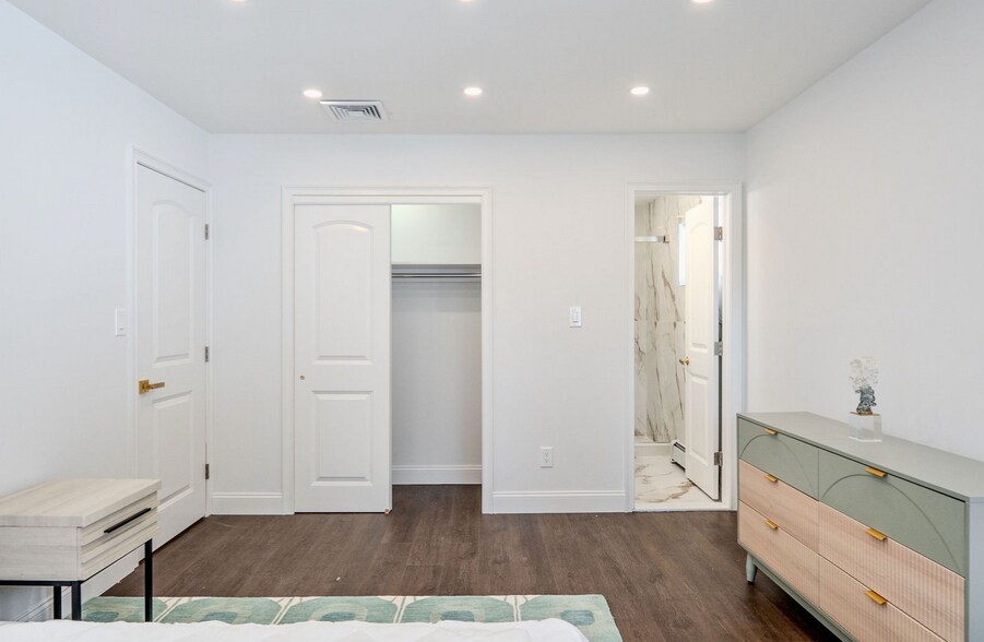 More Photos Of 776 Hempstead Ave, West Hempstead Specialty For Sale