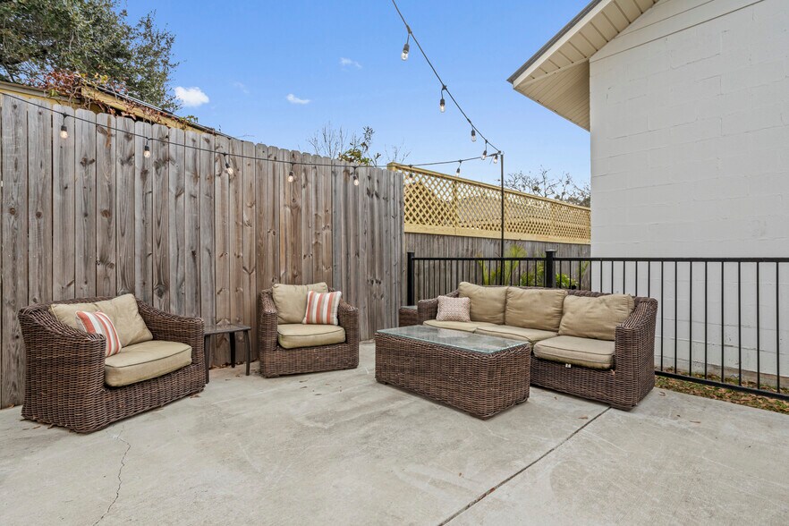 More Photos Of 1705 Government St, Ocean Springs Office For Sale