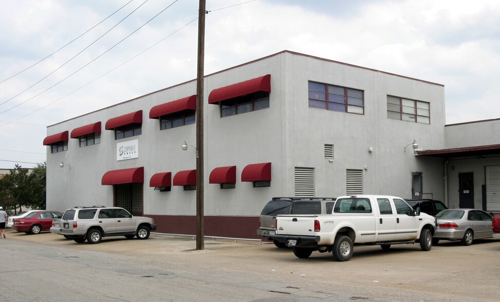 More Photos Of 1130 Dragon St, Dallas Showroom For Lease