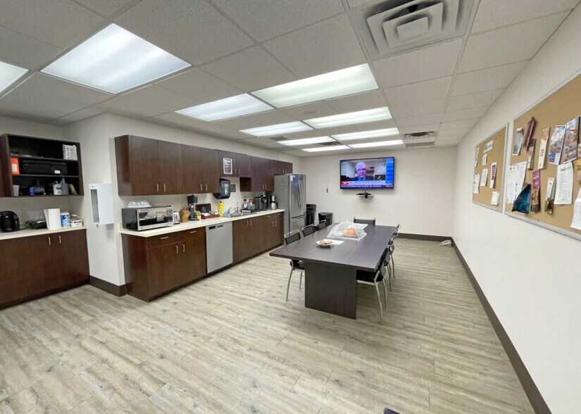 More Photos Of 9705 Horton Rd SW, Calgary Unknown For Lease