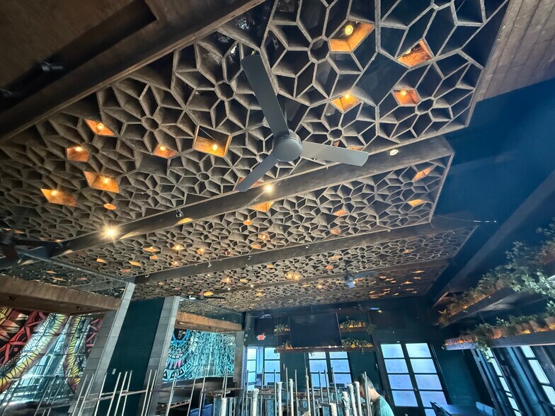 More Photos Of 4935 N Mesa St, El Paso Restaurant For Lease