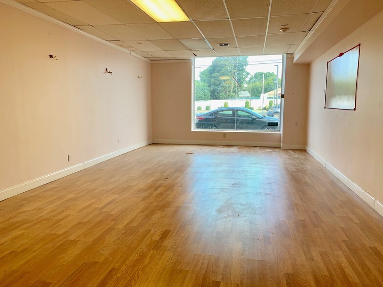 More Photos Of 1812-1814 Merrick Rd, Merrick Office For Sale