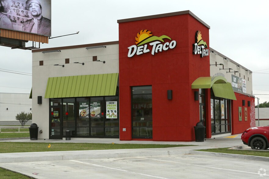 Primary Photo Of 6645 NW Expressway, Oklahoma City Fast Food For Lease