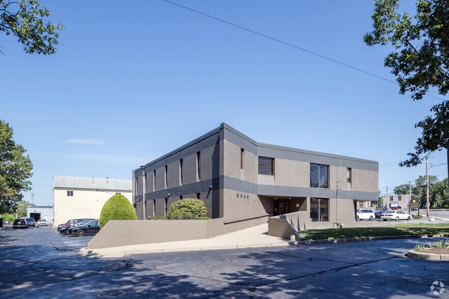 More Photos Of 67 Jefferson Blvd, Warwick Office For Lease