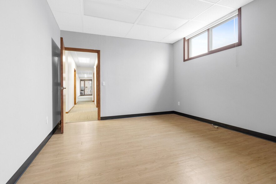 More Photos Of 621 W Lawrence St, Appleton Office For Lease