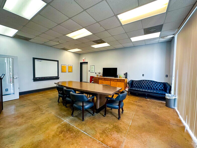 More Photos Of 2317 Meridian St, Huntsville Coworking Space