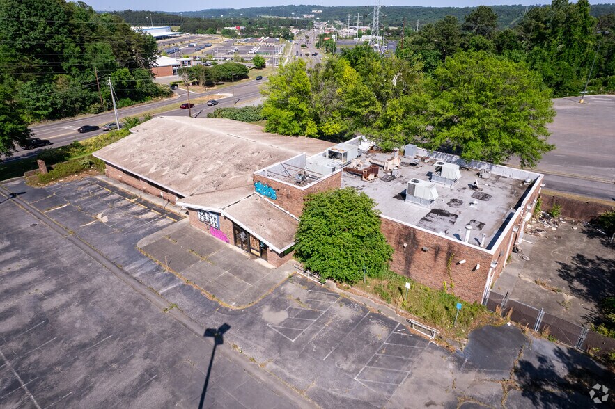 More Photos Of 7201 Crestwood Blvd, Birmingham Restaurant For Lease