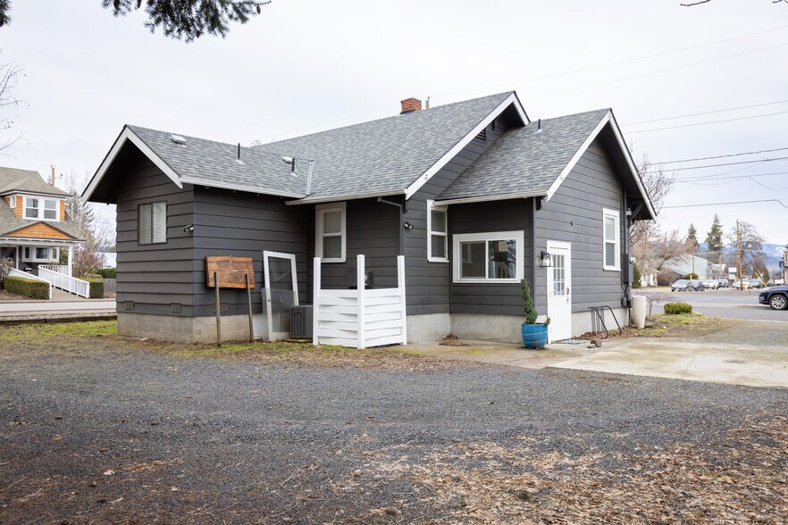More Photos Of 1215 B St, Hood River Office For Sale