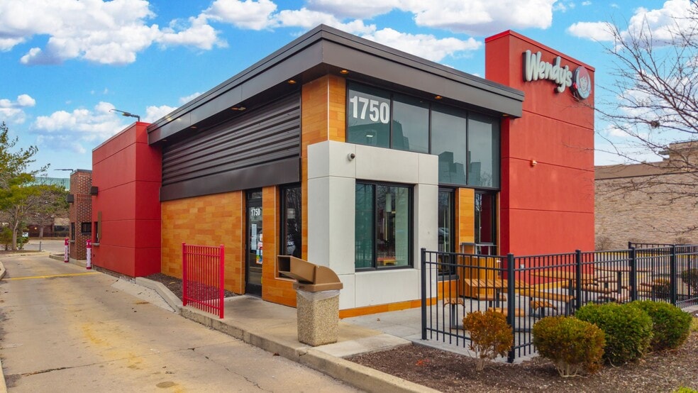 Primary Photo Of 1750 E Higgins Rd, Schaumburg Fast Food For Sale