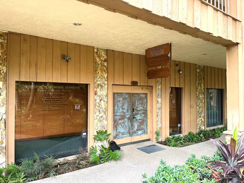 More Photos Of 7800 W Oakland Park Blvd, Sunrise Medical For Lease