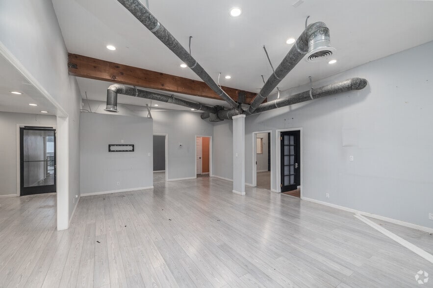 More Photos Of 614 E Manchester Blvd, Inglewood Office For Sale