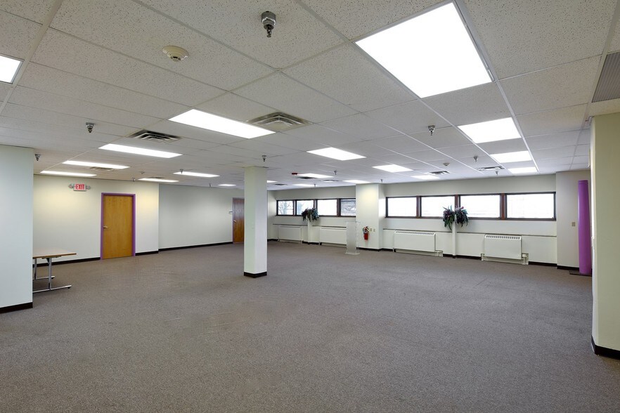 More Photos Of 801-803 West Ave, Rochester Light Manufacturing For Sale