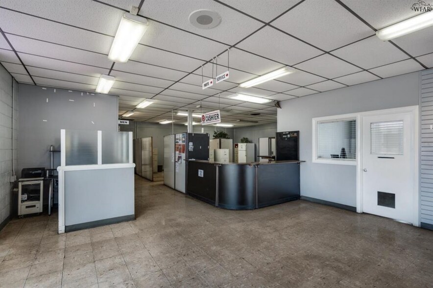 More Photos Of 2901 Jasper St, Wichita Falls Office For Sale