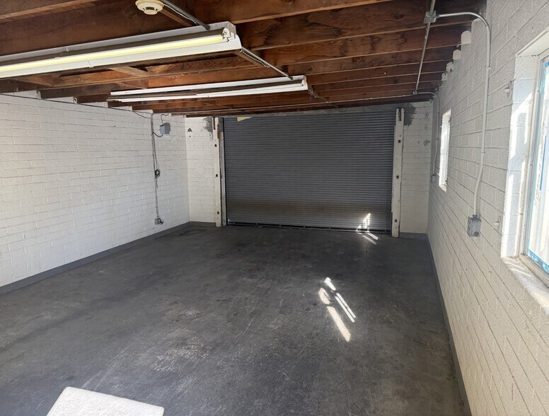 More Photos Of 2514 E Indian School Rd, Phoenix Showroom For Sale