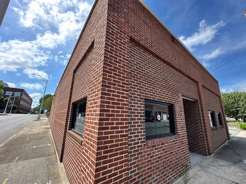 More Photos Of 707 S Main St, Burlington Manufacturing For Lease