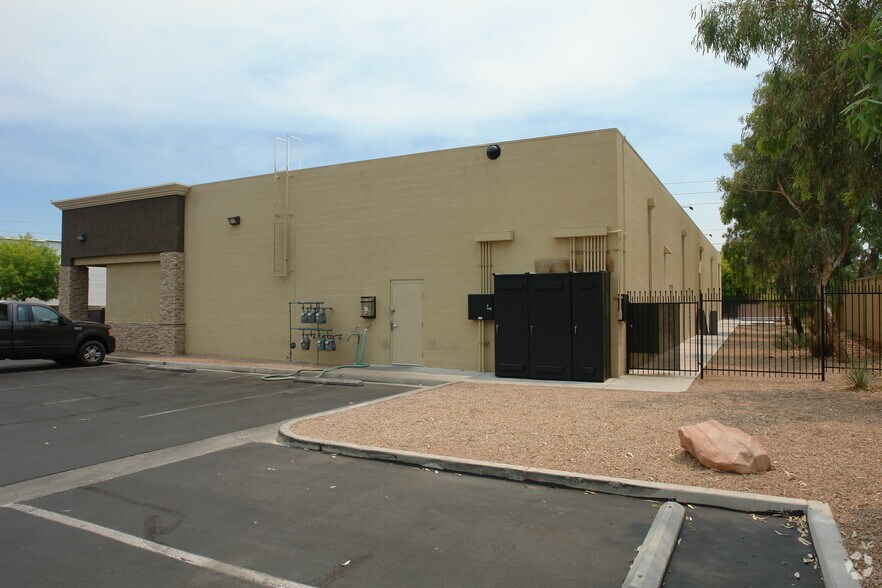 More Photos Of 6711-6731 W Alexander Rd, Las Vegas Freestanding For Lease