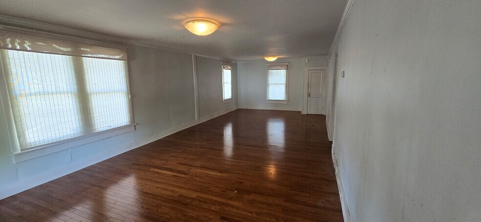 More Photos Of 816 S Cooper St, Memphis Storefront Retail Office For Lease