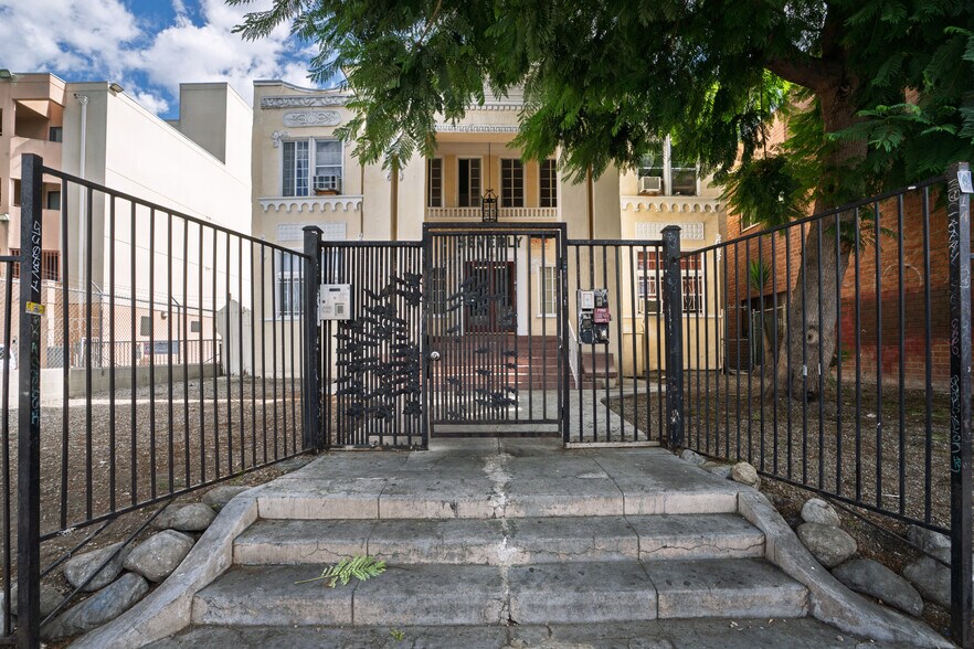 More Photos Of 746 S Bonnie Brae St, Los Angeles Apartments For Sale