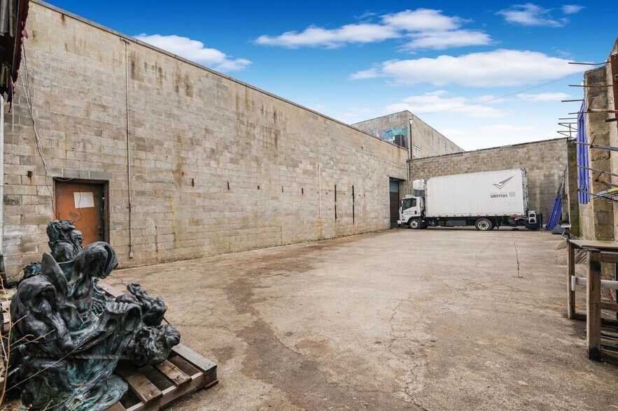 More Photos Of 1940 McDonald Ave, Brooklyn Auto Repair For Lease