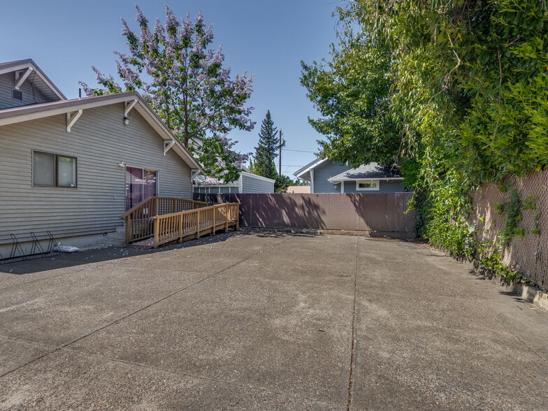 More Photos Of 319 NE 5th St, McMinnville Office Residential For Sale