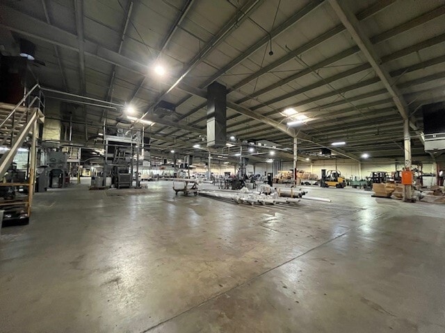 More Photos Of 320 N Clark Dr, El Paso Warehouse For Lease