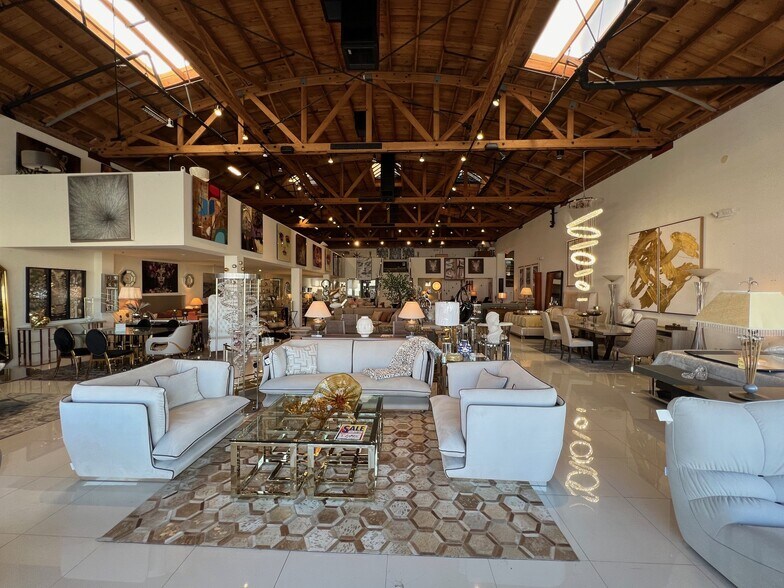 More Photos Of 757 N La Brea Ave, Los Angeles Storefront For Lease