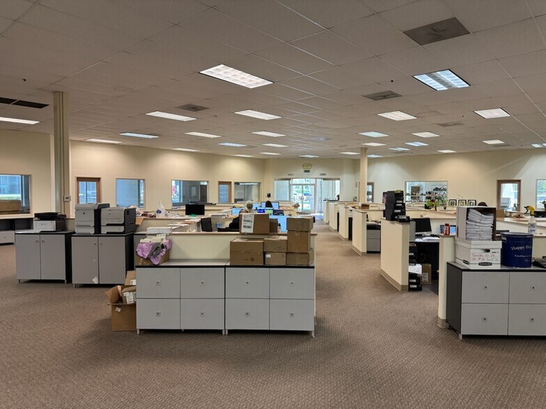 More Photos Of 301 N Rice Ave, Oxnard Manufacturing For Lease